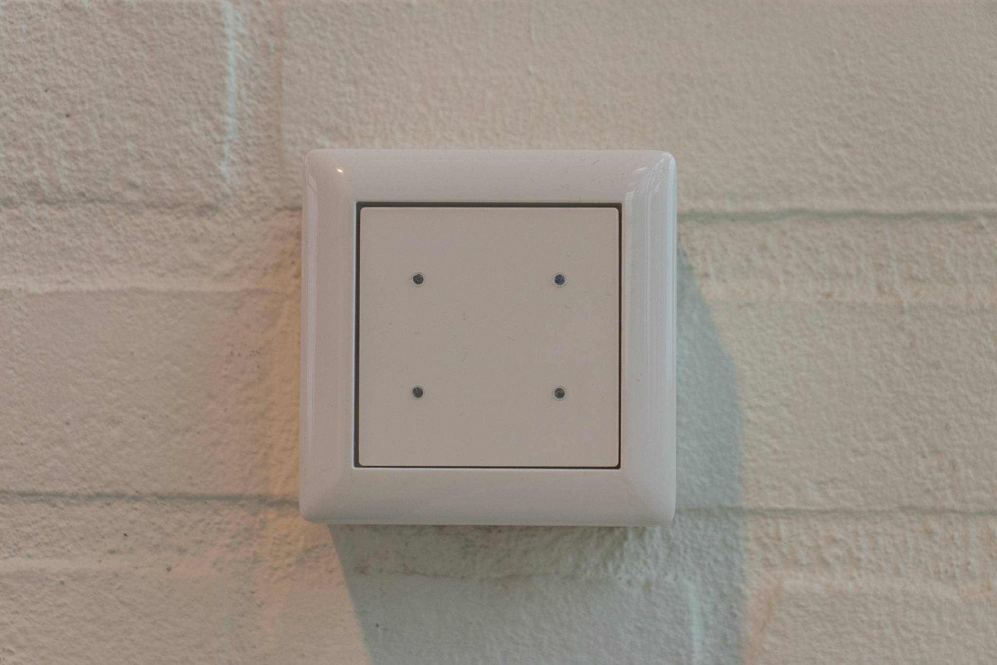 Smart lock wallreader