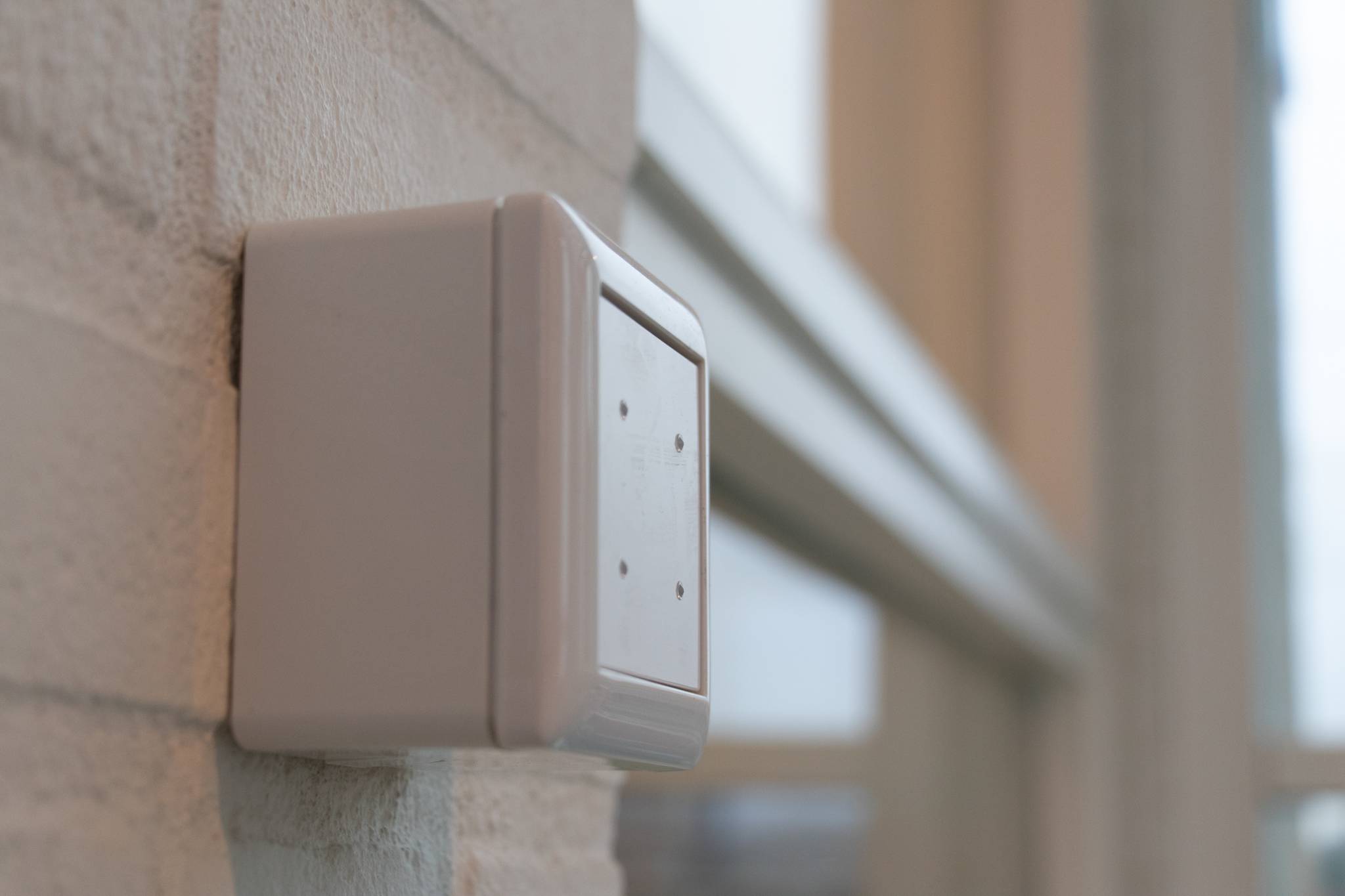 Smart lock wallreader